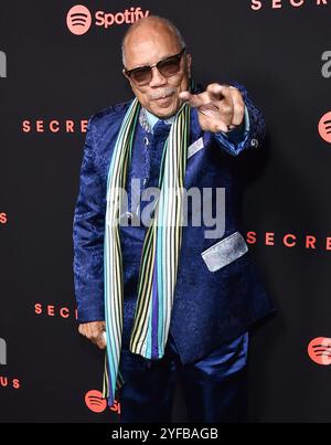 BILDER ABLEGEN. Los Angeles, USA. November 2024. Der legendäre Plattenproduzent Quincy Jones, 91, starb am 3. November, zu Hause in Bel Air, CA, umgeben von seiner Familie. 1. November 2017 Los Angeles, CA Quincy Jones die Secret Genius Awards wurden entwickelt, um Menschen innerhalb der Songwriter-Community zu feiern, die zur kreativen Arbeit hinter einigen der am häufigsten gestreamt Songs auf Spotify in der Vibiana Cathedral beitragen © O'Connor/AFF-USA.com Credit: AFF/Alamy Live News Stockfoto