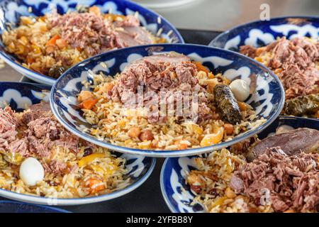 Frisch gekochte Hochzeit Usbekisch Plov in Taschkent, Usbekistan Stockfoto