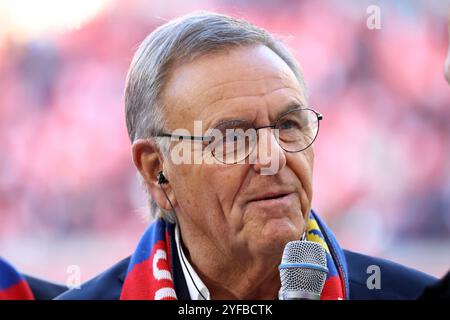 Freiburg, Deutschland. November 2024. Roland Mack (Seniorchef Europapark Rust) beim Spiel der 1. FBL: 24-25:1. FBL: 24-25:9. Sptg. SC Freiburg - FSV Mainz 05 DFL-VORSCHRIFTEN VERBIETEN JEDE VERWENDUNG VON FOTOGRAFIEN ALS BILDSEQUENZEN UND/ODER QUASI-VIDEONann Credit: dpa/Alamy Live News Stockfoto