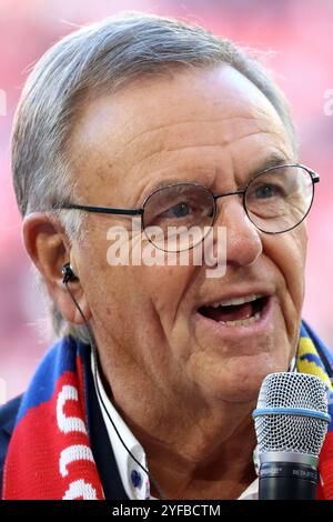 Freiburg, Deutschland. November 2024. Roland Mack (Seniorchef Europapark Rust) beim Spiel der 1. FBL: 24-25:1. FBL: 24-25:9. Sptg. SC Freiburg - FSV Mainz 05 DFL-VORSCHRIFTEN VERBIETEN JEDE VERWENDUNG VON FOTOGRAFIEN ALS BILDSEQUENZEN UND/ODER QUASI-VIDEONann Credit: dpa/Alamy Live News Stockfoto