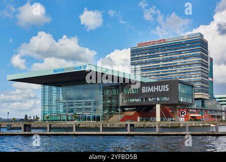 Niederlande: Muziekgebouw aan 't IJ (Music Building on the IJ), Konzerthalle im Stadtteil Oostelijk Havengebied (Eastern Docklands), Design Stockfoto