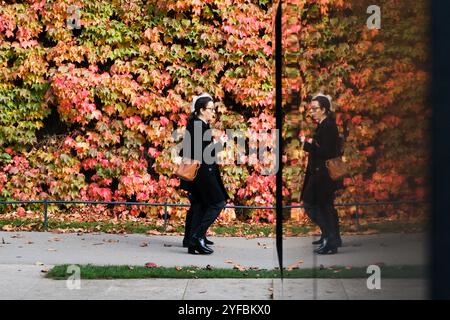 Old Admiralty Building, London, Großbritannien. November 2024. Wetter in Großbritannien: Herbstfarben auf dem Old Admiralty Building. Quelle: Matthew Chattle/Alamy Live News Stockfoto