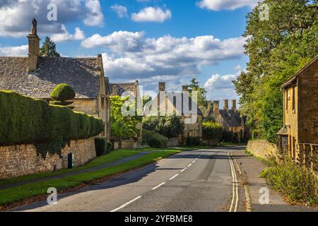 Cotswold Stone Cottages in der Broadway High Street, Cotswolds AONB, Worcestershire, England Stockfoto