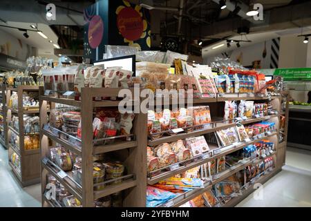 BANGKOK, THAILAND - 26. OKTOBER 2023: Gourmet-Markt am Terminal 21 in Bangkok. Stockfoto