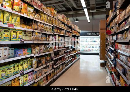 BANGKOK, THAILAND - 26. OKTOBER 2023: Gourmet-Markt am Terminal 21 in Bangkok. Stockfoto