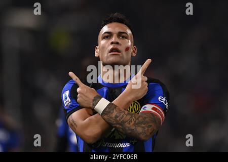 Torino, Italien. November 2023. Foto Fabio Ferrari/LaPresse26 Novembre 2023 - Turin, Italien - Sport - Juventus vs Inter - Campionato italiano di calcio Serie A TIM 2023/2024 - Allianz Stadium. Nella Foto: Lautaro Martinez (FC Inter) esultanza Tor 1-1 26. November 2023 Turin, Italien - Sport Soccer - Juventus vs Inter - italienische Fußball-Meisterschaft Liga A TIM 2023/2024 - Allianz Stadium im Bild: Lautaro Martinez (FC Inter) feiert nach 1-1 Punkten Guthaben: LaPresse/Alamy Live News Stockfoto