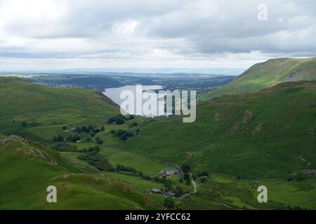 Ullswater Lake & Howe Grain aus dem Wainwright „Beda Head“ in Martindale, Lake District National Park, Cumbria, England, Großbritannien. Stockfoto