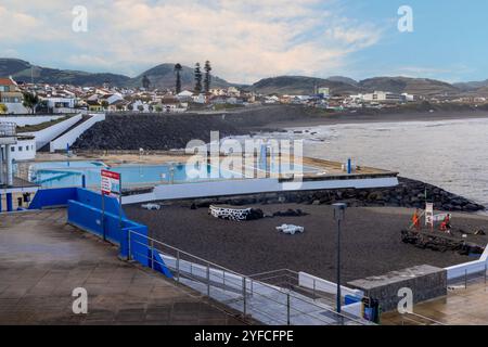 Ribeira Grande ist eine beliebte Küstenstadt an der Nordküste der Insel Sao Miguel auf den Azoren. Stockfoto