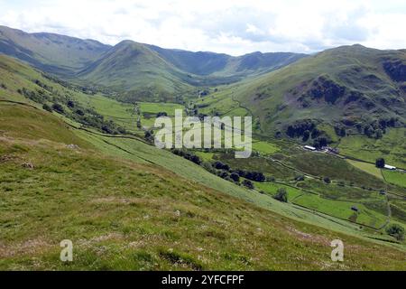 Upper Martindale und die Wainwrights „The NAB“ & „Beda Fell“ von The Path to Steel Knotts, Lake District National Park, Cumbria, England, Großbritannien. Stockfoto