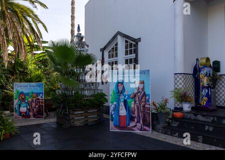 Mulher de Capote ist eine Likörbrennerei in Ribeira Grande, einer beliebten Küstenstadt auf der Insel Sao Miguel auf den Azoren. Stockfoto