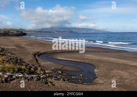 Ribeira Grande ist eine beliebte Küstenstadt an der Nordküste der Insel Sao Miguel auf den Azoren. Stockfoto