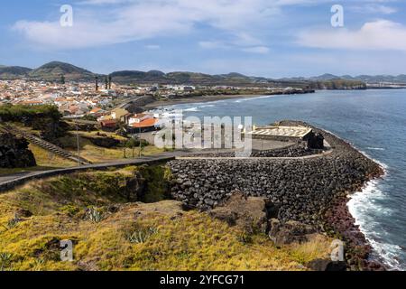 Ribeira Grande ist eine beliebte Küstenstadt an der Nordküste der Insel Sao Miguel auf den Azoren. Stockfoto