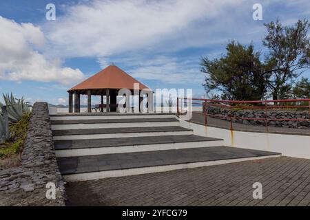 Ribeira Grande ist eine beliebte Küstenstadt an der Nordküste der Insel Sao Miguel auf den Azoren. Stockfoto