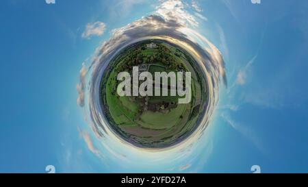 Ein winziger Planetenblick von Belvoir Castle in der Nähe von Melton Mowbray in Leicestershire, Großbritannien Stockfoto