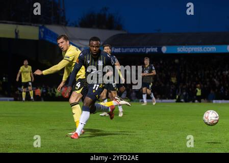 Josh Walker spielte für Southend Utd gegen Charlton Athletic in der ersten Runde des FA Cup in der Roots Hall, Southend on Sea, Essex, Großbritannien Stockfoto