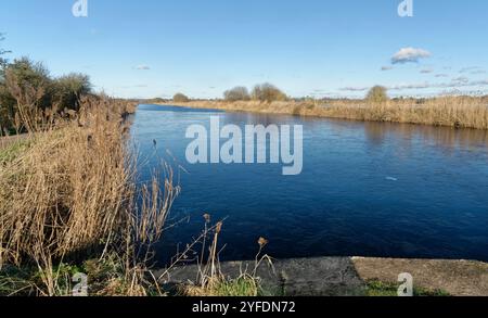 Exeter Ship Canal vom Turf Lock aus gesehen, Powderham, Devon, Großbritannien, Januar 2024. Stockfoto