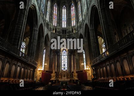 Das Innere der Kathedrale von Narbonne, die Saint-Just-et-Saint-Pasteur oder den Heiligen Justus und Pastor gewidmet ist, Narbona, Occitanie, Frankreich Stockfoto