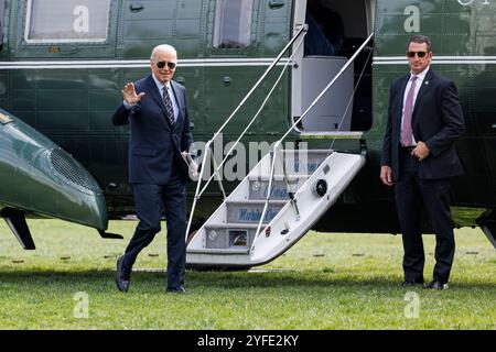 Washington, Usa. November 2024. Joe Biden geht zum Oval Office des Weißen Hauses in Washington DC, nachdem er am Tag vor der Präsidentschaftswahl aus Wilmington zurückgekehrt ist. (Foto: Aaron Schwartz/Pool/ABACAPRESS. COM) Credit: Abaca Press/Alamy Live News Stockfoto