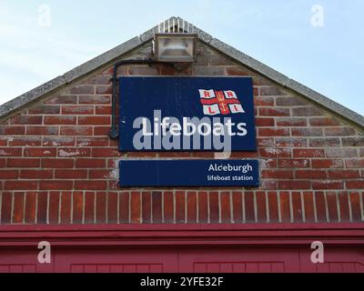 RNLI Rettungsboote auf der Aldeburgh Lifeboat Station Suffolk Stockfoto