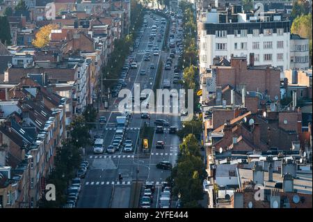 Avenue Charles Quint oder Keizer Karellaan, Hochwinkelblick in Ganshoren, Region Brüssel-Hauptstadt, Belgien, 24. Oktober 2024 Stockfoto