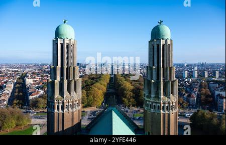 Hochwinkelpanorama über die nationale Skyline von Brüssel von der Basilika des Heiligen Herzens in Koekelberg, Region Brüssel-Hauptstadt, Belgien, 24. OKT 2024 Stockfoto