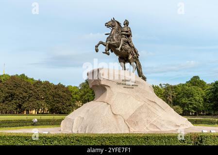 Bronzenes Reiterdenkmal oder Denkmal für Peter den Großen auf dem Senatsplatz in Sankt Petersburg, Russland Stockfoto