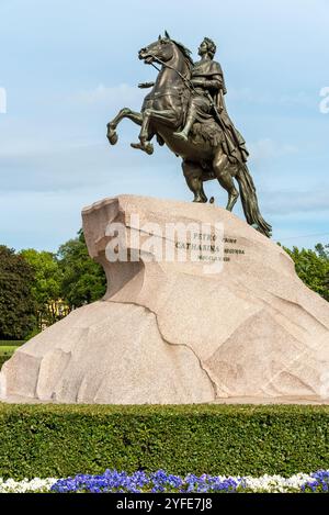 Bronzenes Reiterdenkmal oder Denkmal für Peter den Großen auf dem Senatsplatz in Sankt Petersburg, Russland Stockfoto