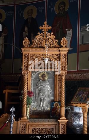 Silberne griechische Ikone des Heiligen Phanourios, Schutzpatron des Finders der verlorenen Objekte, Heilige Konstantin und Helen griechische orthodoxe Kirche Lazaraki Glyfada Athen Stockfoto