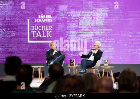 FRANKFURT AM MAIN - 19. Oktober 2024: Thomas Gottschalk und Bärbel Schäfer auf der 76. Frankfurter Buchmesse / Buchmesse Frankfurt Stockfoto