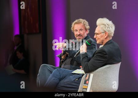 FRANKFURT AM MAIN - 19. Oktober 2024: Thomas Gottschalk und Bärbel Schäfer auf der 76. Frankfurter Buchmesse / Buchmesse Frankfurt Stockfoto