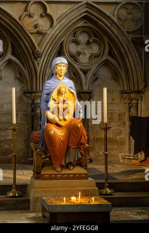 Innenraum der Lincoln Cathedral, einer Kathedrale der englischen Kirche in Lincolnshire, England, Großbritannien Stockfoto