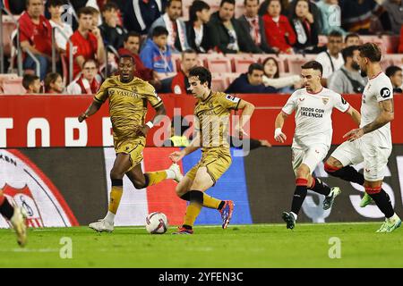 Sevilla, Spanien. November 2024. Jon Magunazelaia (Sociedad) Fußball/Fußball : spanisches Spiel "LaLiga EA Sports" zwischen Sevilla FC 0-2 Real Sociedad im Estadio Ramon Sanchez-Pizjuan in Sevilla, Spanien. Quelle: Mutsu Kawamori/AFLO/Alamy Live News Stockfoto