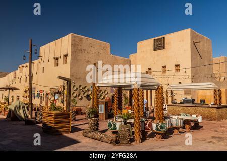 AL ULA, SAUDI-ARABIEN - 8. NOVEMBER 2021: Café in der Al Ula Altstadt, Saudi-Arabien Stockfoto