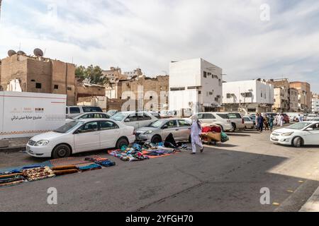 MEDINA, SAUDI-ARABIEN - 12. NOVEMBER 2021: Straßenmarkt in Medina, Saudi-Arabien Stockfoto