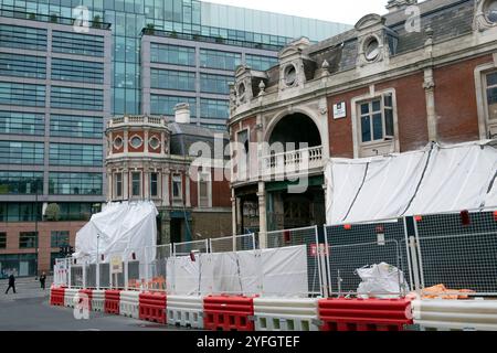 Museum of London Gebäude Bau in West Smithfield alte Geflügelmarkt historische Stätte in City of London EC1 England UK Oktober 2024 KATHY DEWITT Stockfoto