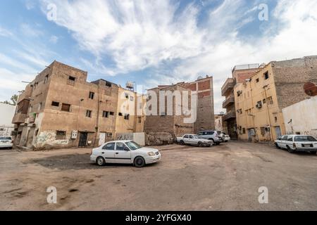 MEDINA, SAUDI-ARABIEN - 12. NOVEMBER 2021: Al Mughaisilah Stadtteil Medina, Saudi-Arabien Stockfoto