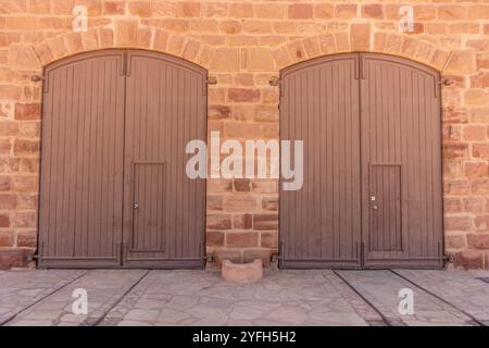 Tore am Bahnhof der ehemaligen Hejaz-Eisenbahn in der Nähe von Al Ula, Saudi-Arabien Stockfoto