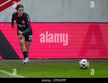 München, Deutschland. November 2024. Barbara Dunst (Eintracht Frankfurt Frauen, Nr. 28). FC Bayern München Frauen gegen Eintracht Frankfurt, Fussball, Google Pixel Frauen-Bundesliga, 8. Spieltag, Saison 2024/2025, 04.11.2024. (DIE DFL-DFB-VORSCHRIFTEN VERBIETEN DIE VERWENDUNG VON FOTOS ALS BILDSEQUENZEN UND/ODER QUASI-VIDEO). Foto: Eibner Pressefoto/Heike feiner Credit: dpa/Alamy Live News Stockfoto