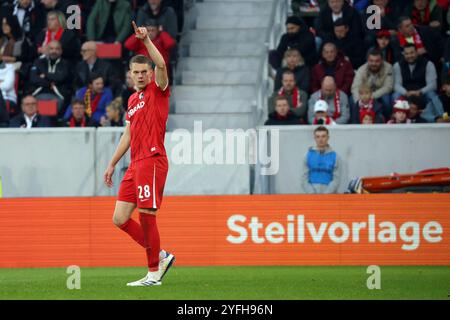 Freiburg, Deutschland. November 2024. Matthias Ginter (SC Freiburg) beim Spiel der 1. FBL: 24-25:1. FBL: 24-25:9. Sptg. SC Freiburg - FSV Mainz 05 DFL-VORSCHRIFTEN VERBIETEN JEDE VERWENDUNG VON FOTOGRAFIEN ALS BILDSEQUENZEN UND/ODER QUASI-VIDEONann Credit: dpa/Alamy Live News Stockfoto