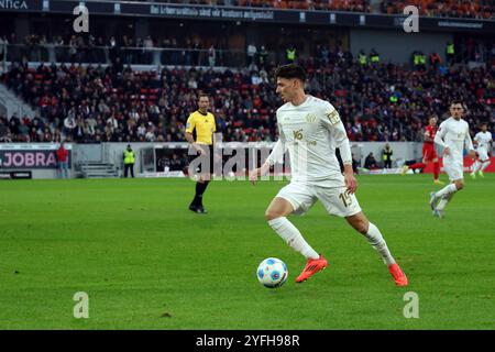 Freiburg, Deutschland. November 2024. Anthony Caci (FSV Mainz 05) beim Spiel der 1. FBL: 24-25:1. FBL: 24-25:9. Sptg. SC Freiburg - FSV Mainz 05 DFL-VORSCHRIFTEN VERBIETEN JEDE VERWENDUNG VON FOTOGRAFIEN ALS BILDSEQUENZEN UND/ODER QUASI-VIDEONann Credit: dpa/Alamy Live News Stockfoto