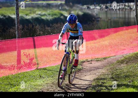 Pontevedra, Spanien, 3. November 2024: Belgische Radfahrerin Fleur Moors (11) beim U23-Rennen der Cyclocross-Europameisterschaften 2024 am 3. November 2024 in Pontevedra, Spanien. Quelle: Alberto Brevers / Alamy Live News. Stockfoto