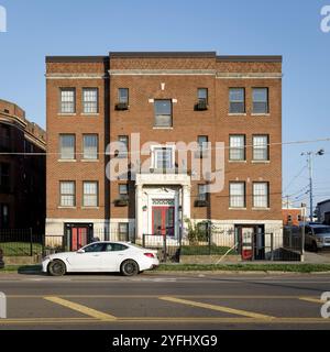 KNOXVILLE, TENNESSEE, USA-SEPTEMBER 22, 2024: Das Luzerner Wohngebäude. Fifth Avenue in Old North Knoxville. Stockfoto