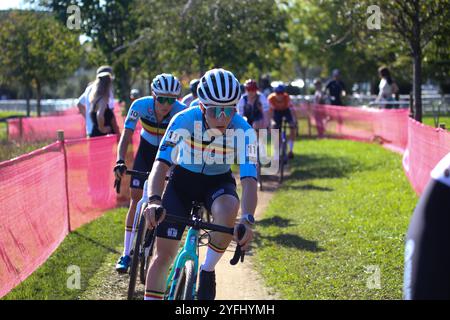 Pontevedra, Spanien, 3. November 2024: Die belgische Radrennfahrerin Alicia Franck (11) beim Frauen-Elite-Rennen der Cyclocross-Europameisterschaft 2024 am 3. November 2024 in Pontevedra, Spanien. Quelle: Alberto Brevers / Alamy Live News. Stockfoto