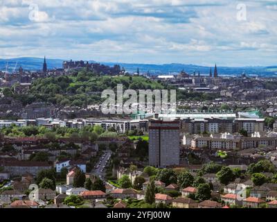 Drohnenansicht von Edinburgh mit Blick auf Restalrig und Abbeyhill Stockfoto
