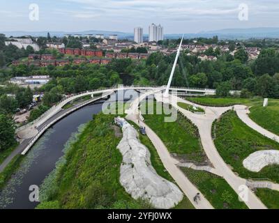 Drohnenansicht der Stockingfield Bridge auf dem Forth und Clyde Canal Glasgow Stockfoto