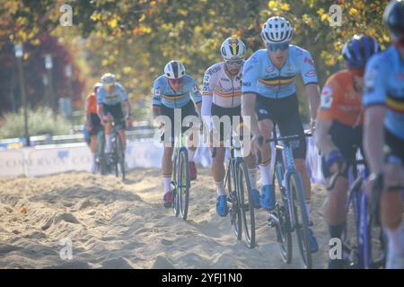 Pontevedra, Spanien, 3. November 2024: Der spanische Radfahrer Felipe Orts (12) während des Männer-Elite-Rennens der Cyclocross-Europameisterschaften 2024 am 3. November 2024 in Pontevedra, Spanien. Quelle: Alberto Brevers / Alamy Live News. Stockfoto