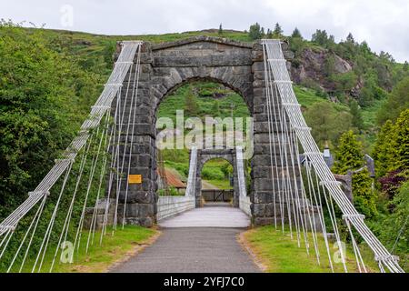 Die Brücke von Oich über den Fluss Oich bei Invergarry Stockfoto