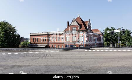 Knoxville, TN, USA – September 22, 2024: L&N Station, gebaut von Louisville and Nashville Railroad, heute Heimat der MINT-basierten Magnetschule von Kox County. Stockfoto