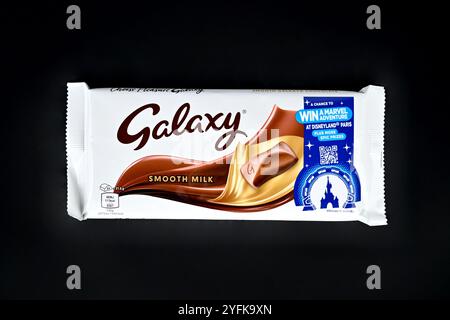 Galaxy Smooth Milchschokolade – Wales, Vereinigtes Königreich – 01. Oktober 2024 Stockfoto