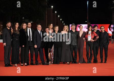 Rom, Italien. Oktober 2024. Die Besetzung des Films „Vita da Carlo, 3. Staffel“ auf rotem Teppich während des 19. Rom Film fest im Auditorium Parco Della Musica in Rom. Quelle: SOPA Images Limited/Alamy Live News Stockfoto